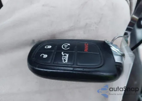 2016 Jeep Cherokee Latitude из США, поврежденный, VIN 1C4PJMCS2GW345666